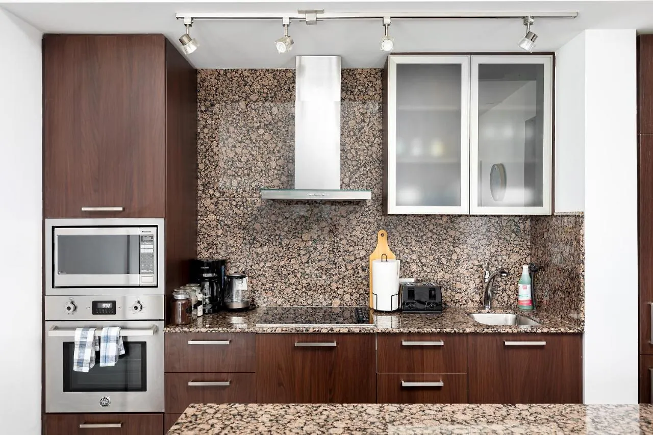 Apartment Downtown Toronto Condo Mins From Scotiabank Arena, Tiff, Cn Tower, Union, Mtcc