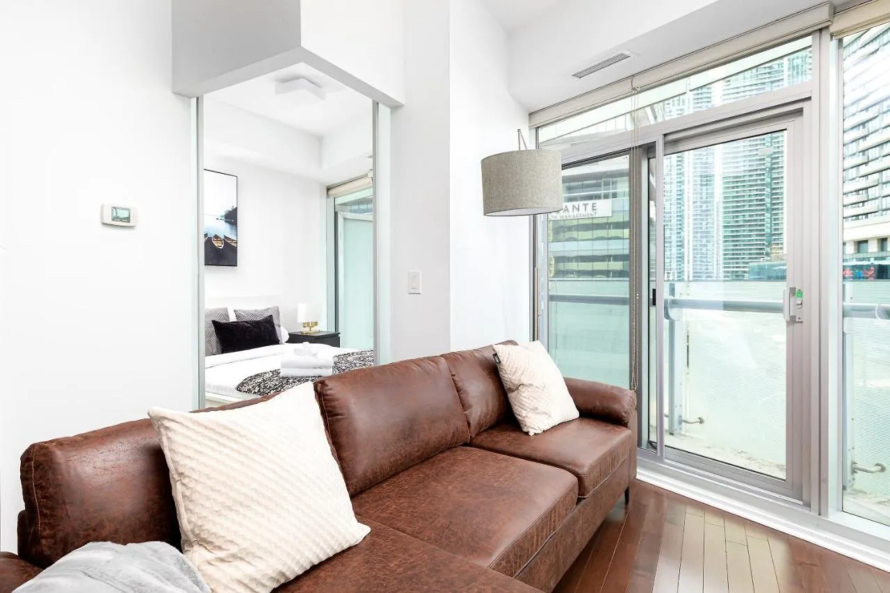 Downtown Toronto Condo Mins From Scotiabank Arena, Tiff, Cn Tower, Union, Mtcc Apartment