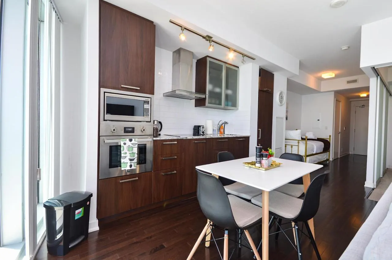 Downtown Toronto Condo Mins From Scotiabank Arena, Tiff, Cn Tower, Union, Mtcc 0*,