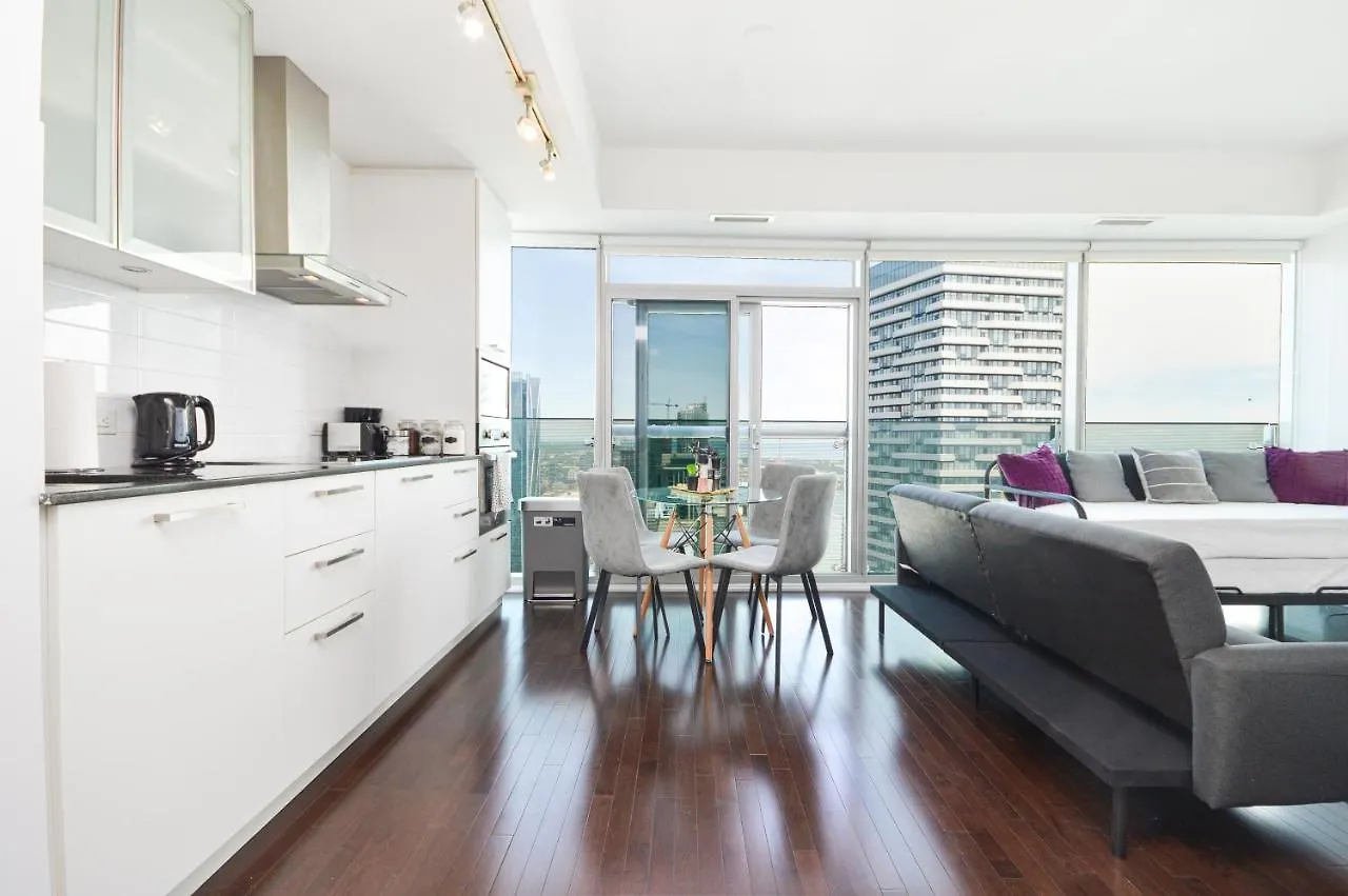 Downtown Toronto Condo Mins From Scotiabank Arena, Tiff, Cn Tower, Union, Mtcc Apartment