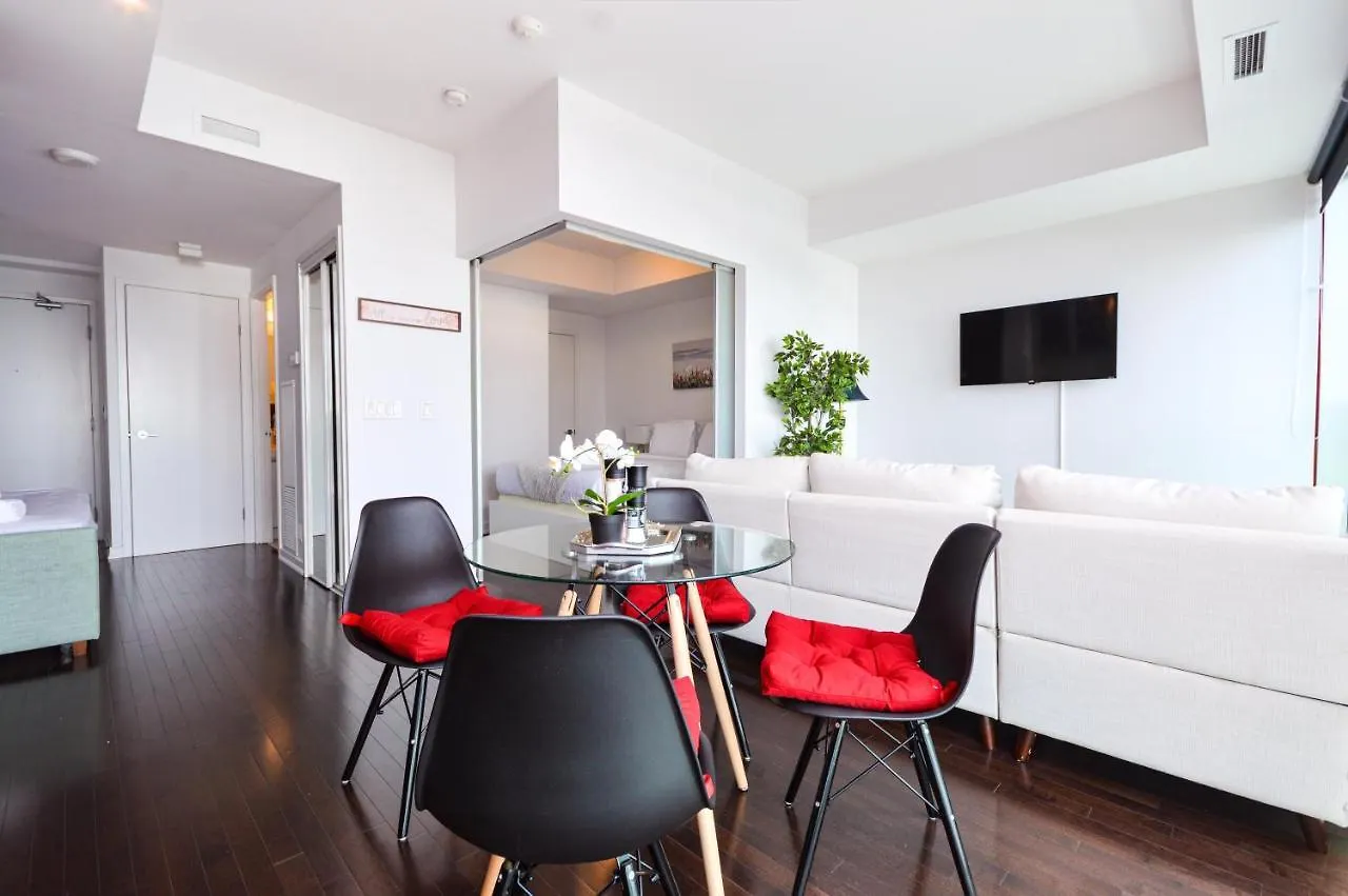 Downtown Toronto Condo Mins From Scotiabank Arena, Tiff, Cn Tower, Union, Mtcc 0*,