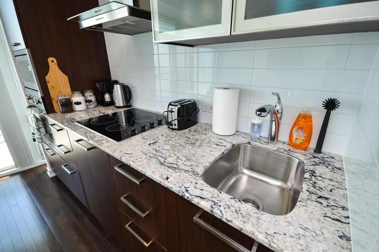 Downtown Toronto Condo Mins From Scotiabank Arena, Tiff, Cn Tower, Union, Mtcc Canada