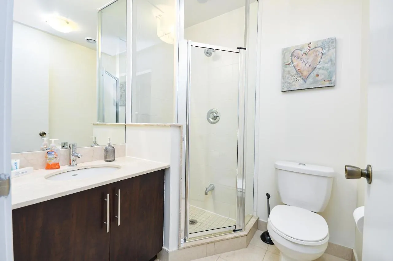 Downtown Toronto Condo Mins From Scotiabank Arena, Tiff, Cn Tower, Union, Mtcc 0*,